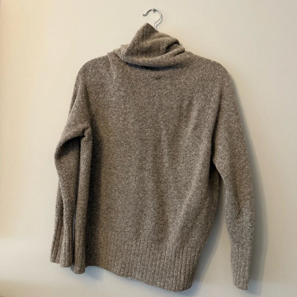 Aritzia The Group by Babaton Plutarch Turtleneck Sweater Merino Wool Yak XS - Picture 4 of 5